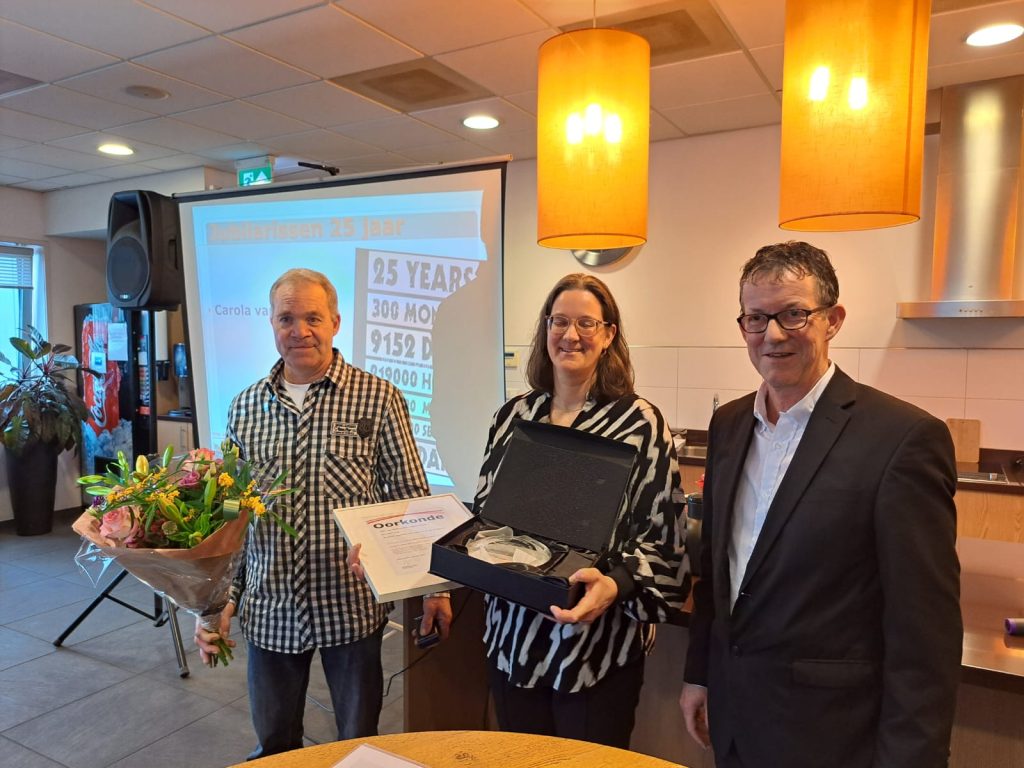 Administratief medewerkster Carola van Genderen 25 jarig jubileum2
