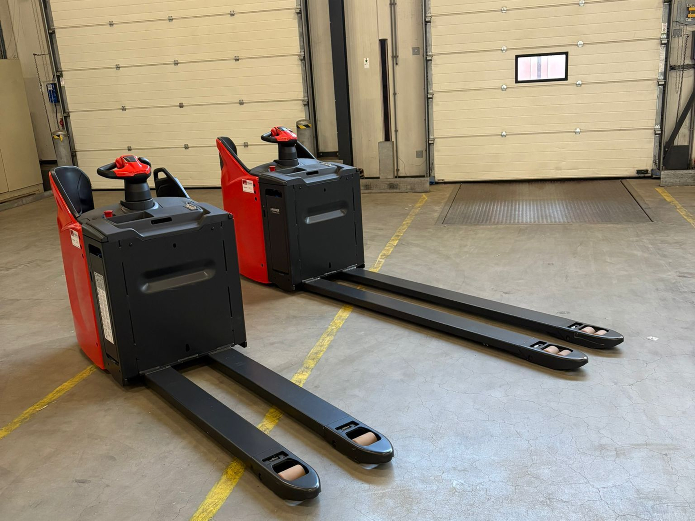 Twee nieuwe Linde T25 SP pallettrucks versterken interne logistiek Vos Transport Zaltbommel